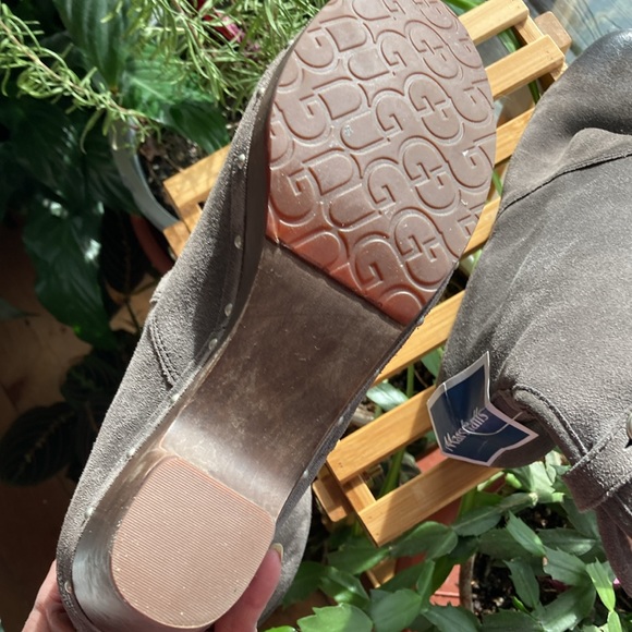 UGG Lynnea shearling Clog Boots - Picture 6 of 7